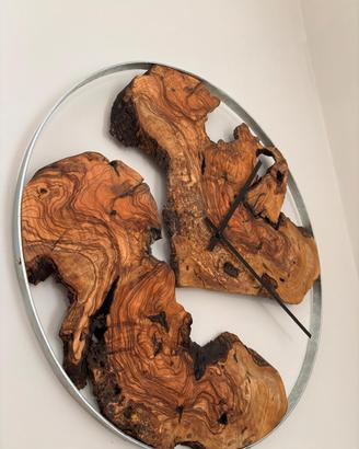 orologio da parete in legno di ulivo