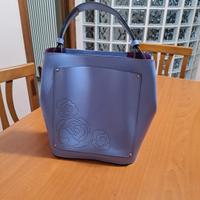 Borsa Nicoli in pelle lilla. 
