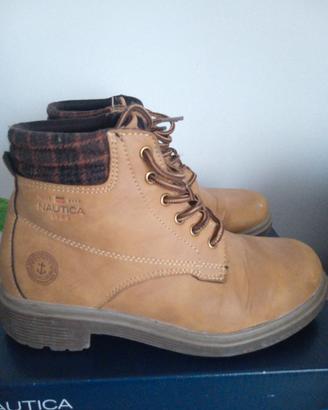 Stivali , scarpe invernali 