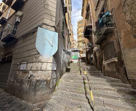 NEGOZIO A NAPOLI