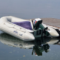 Gommone fuoribordo con motore