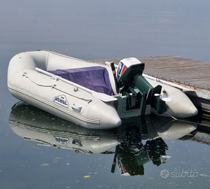 Gommone fuoribordo con motore