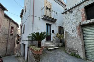 Casa indipendente con garage cuore del c. storico