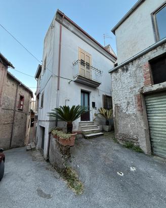 Casa indipendente con garage cuore del c. storico