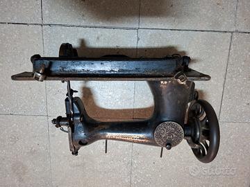 Macchina da cucire vintage amni 20