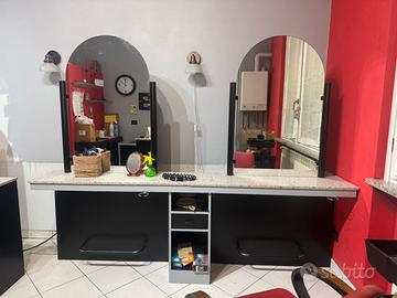 Specchio con piano in marmo