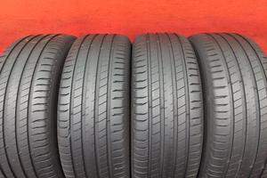 235 60 18 Gomme Estive 75% Michelin 235 60R18