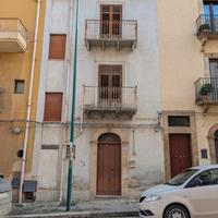 Palazzina con giardino a 200 m dalla piazza