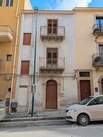 Palazzina con giardino a 200 m dalla piazza