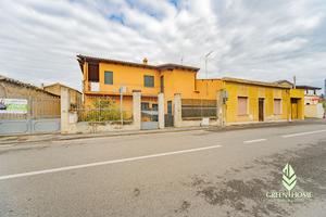 Semindipendente con terrazza e cortile
