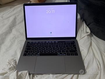 MacBook Pro 13” 2019 – Intel i5 – 8 GB RAM – 256 G