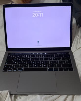 MacBook Pro 13” 2019 – Intel i5 – 8 GB RAM – 256 G