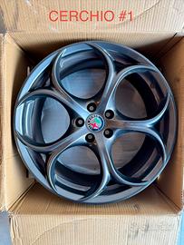 2x Cerchi Petalo 19 Alfa Romeo originali + gomme