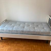 Letto singolo con materasso