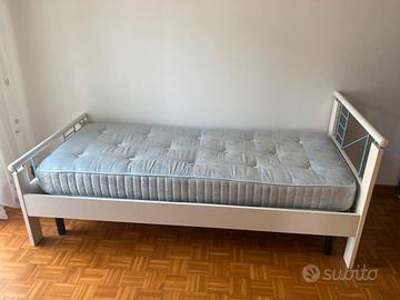 Letto singolo con materasso