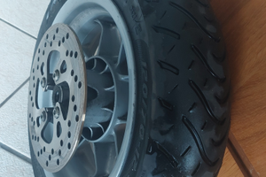 Cerchio con disco freno e pneumatico nuovo