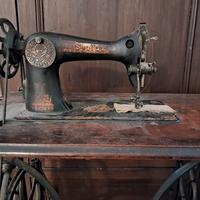 antica macchina da cucire marca singer 