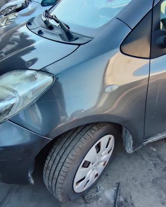 TOYOTA YARIS 2008 PARAFANGO ANTERIORE SX/DX