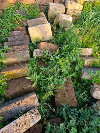 Blocchetti  in tufo