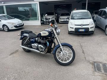 Triumph boneville america bicolore