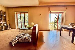 6 Vani+Garage (Via Novaluce - MURI ANTICHI)