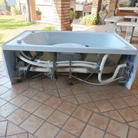 vasca idromassaggio mai usata.