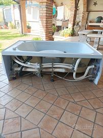 vasca idromassaggio mai usata.