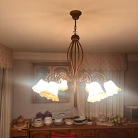 Lampadari d’epoca molto belli in vetro .