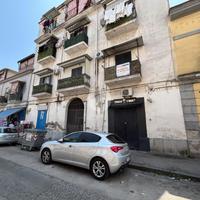 2 LOCALI A NAPOLI