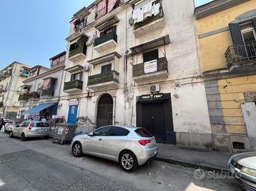 2 LOCALI A NAPOLI