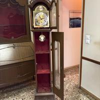 Orologio e lampadari