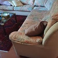 divano grande  con angolo  scomponibile in 2 parti