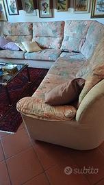 divano grande  con angolo  scomponibile in 2 parti