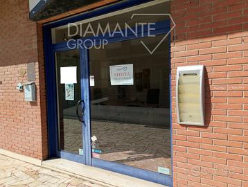 Locale commerciale in posizione strategica