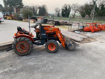 Trattorino Kubota b7100