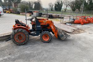 Trattorino Kubota b7100
