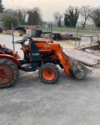 Trattorino Kubota b7100