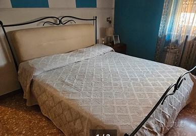 Letto matrimoniale con die materassi singoli