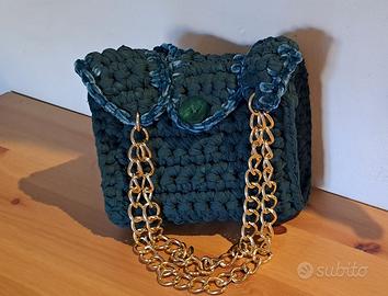 BORSA FATTA A MANO UNCINETTO
