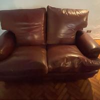Poltrona e divano in pelle