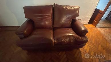 Poltrona e divano in pelle
