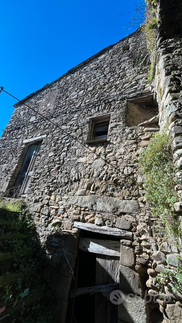 Casa in sasso da ristrutturare - Vista 2