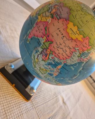 Mappamondo e costellazioni gioco educativo