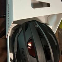 casco Bontrager con attacchi fotocamera