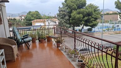 Ampio esavani con terrazzo