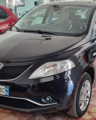 Lancia Ypsilon 0.9 TwinAir 85 CV 5 porte Metano Ec