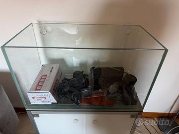 Malberti: Acquario con supporto