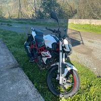 Moto Benelli bn125