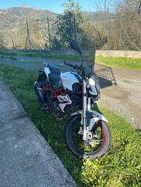 Moto Benelli bn125