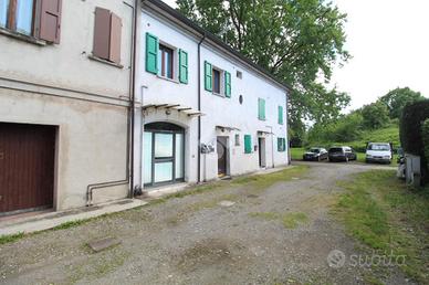 3 LOCALI A REGGIO NELL'EMILIA